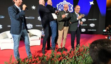 Siparietto ad Atreju, Crosetto prova a prendere in braccio Renzi