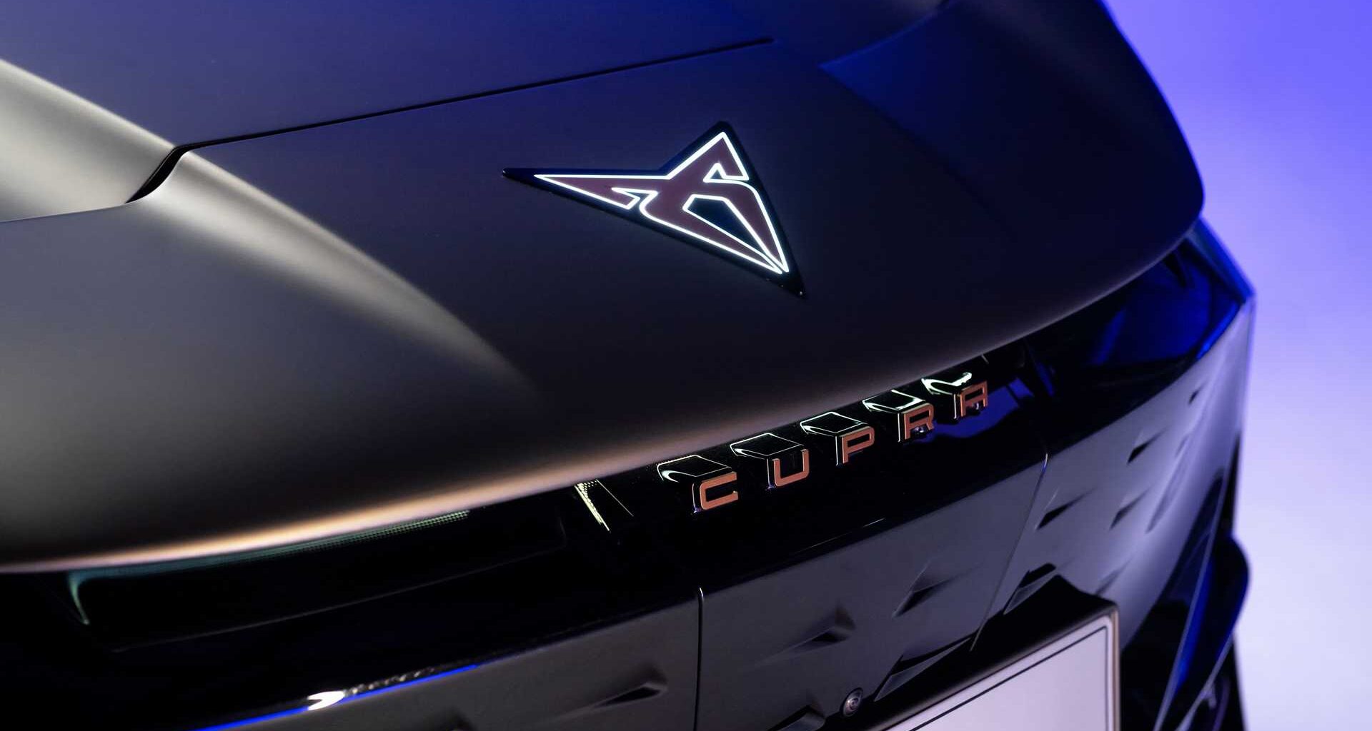 Perché sempre più auto hanno il logo che si accende?