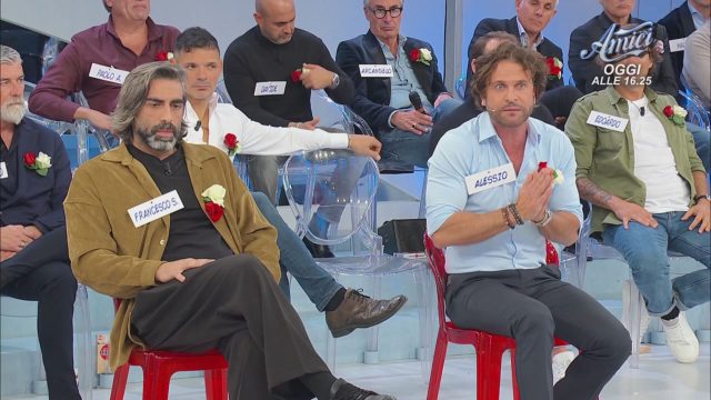 Mercoledì 17 dicembre - Uomini e donne Le puntate | Witty TV - Witty TV