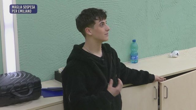 Maglia sospesa per Emiliano 9 dicembre - Amici Clip | Witty TV - Witty TV