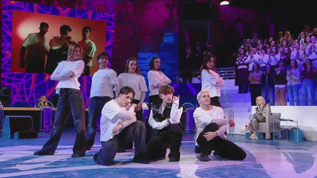 Luk3 canta Slalom 14 dicembre - Amici Clip | Witty TV - Witty TV