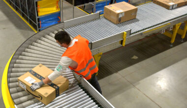 Amazon licenzia un manager, lui porta l’azienda in tribunale a Torino e i giudici gli danno torto: ricorso inammissibile