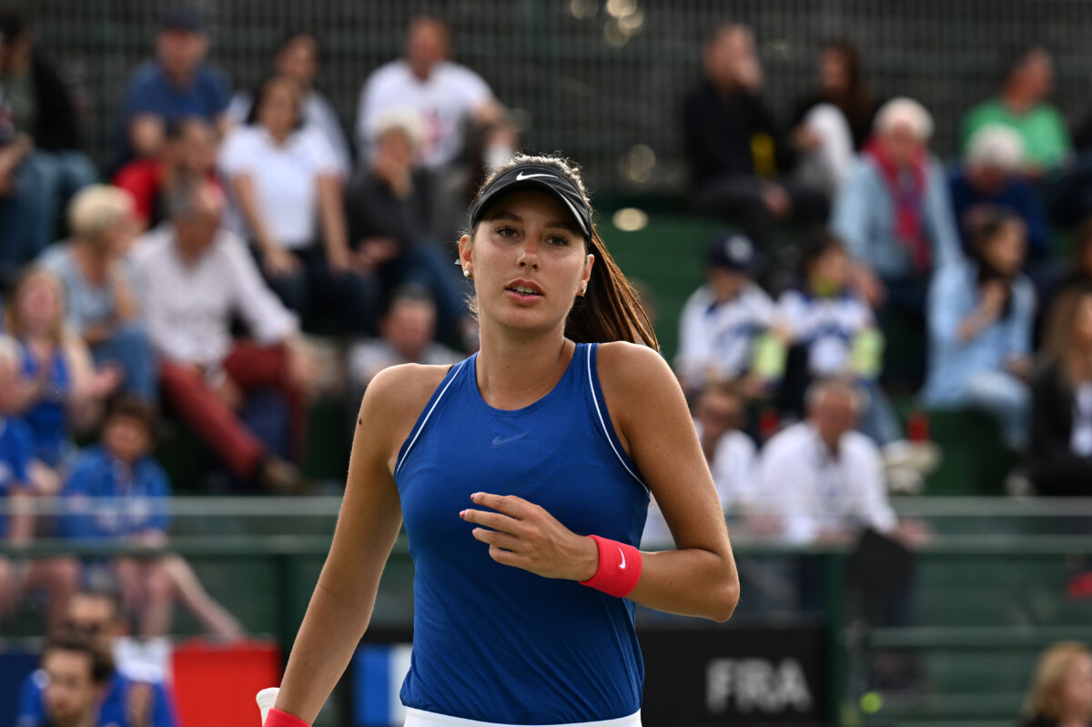 Oceane Dodin si rifà il seno e lancia il profilo OnlyFans