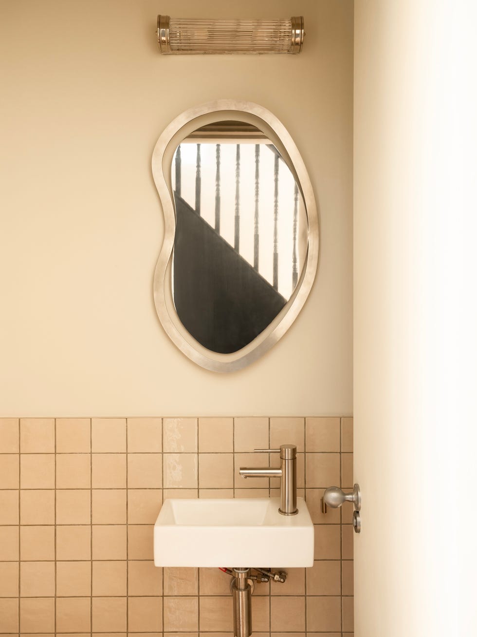 reforma de bajo en casa adosada madera y ladrillo