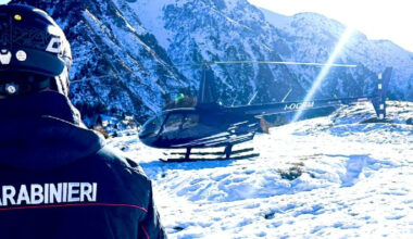 Follia sulla neve. Parcheggia l'elicottero e va a sciare. L'aveva già fatto ad aprile a Madonna di Campiglio