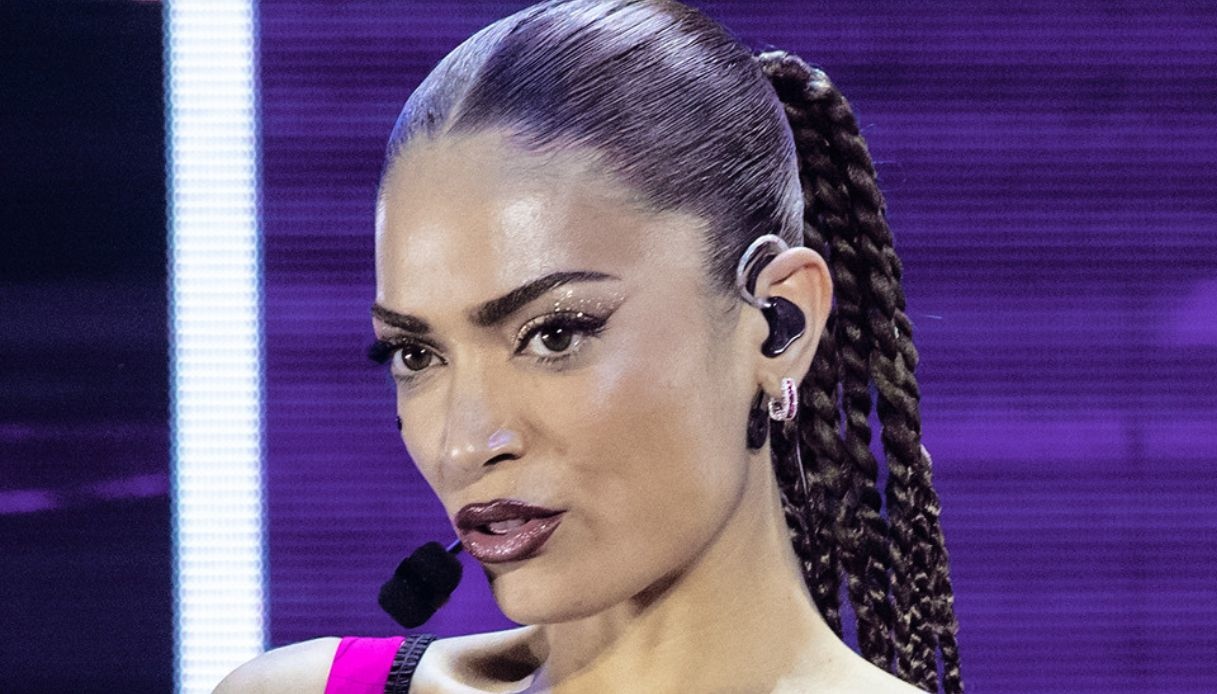 Elodie fa chiarezza sul gesto di stizza contro il fotografo: "Mi ha innervosita"