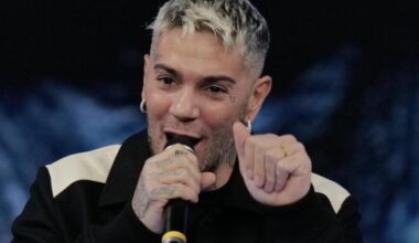 Nonostante le condanne, Emis Killa resta fedele agli ultras della curva Sud: nel pezzo Phrate il rapper saluta i compagni. Ecco i nomi e i riferimenti nel testo - MOW