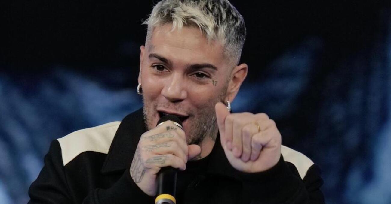 Nonostante le condanne, Emis Killa resta fedele agli ultras della curva Sud: nel pezzo Phrate il rapper saluta i compagni. Ecco i nomi e i riferimenti nel testo - MOW