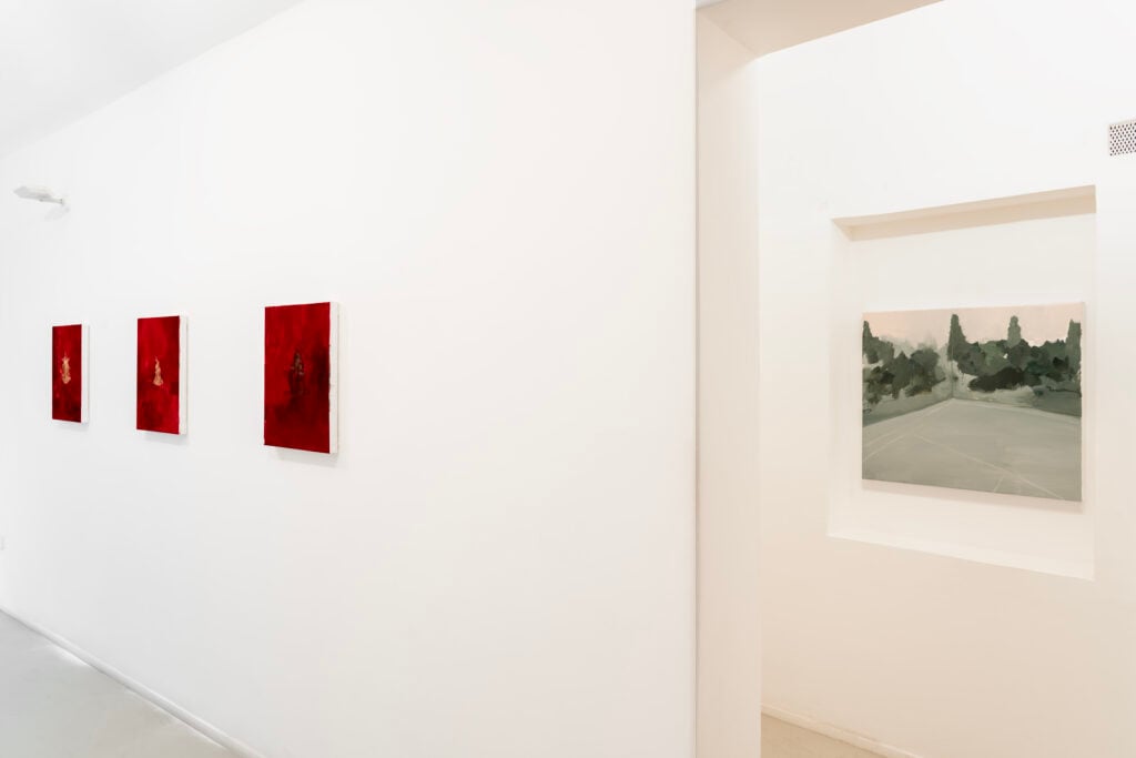 Epifania o il tempo di una sigaretta, Galleria Francesca Antonini, Roma 2025, installation view. Ph: Filippo De Majo