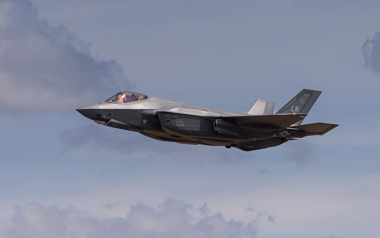 Rischio guerra Russia-Nato, la Svizzera si arma: dall'acquisto dei caccia F-35 alla nuova strategia