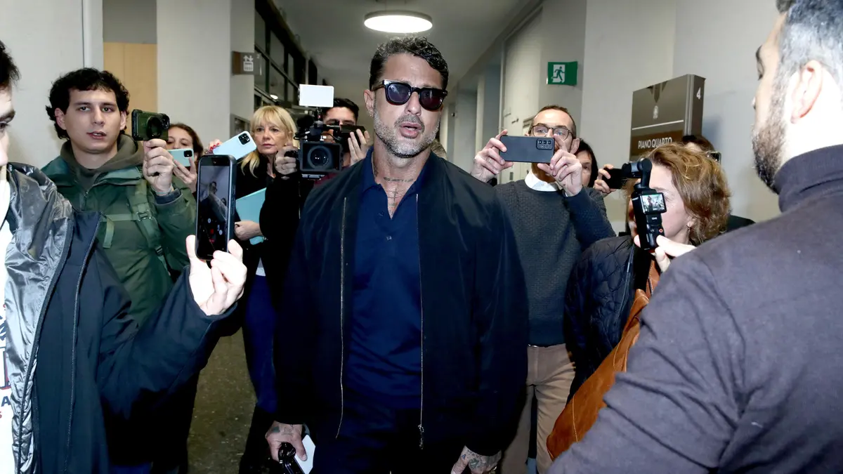 Fabrizio Corona, show in tribunale: «Denunce contro Signorini»