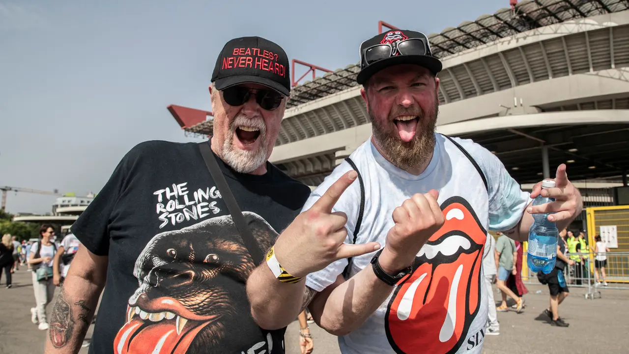 Fan al concerto dei Rolling Stones allo stadio di San Siro nel giugno 2022