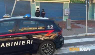 rapinano farmacia e fuggono con l'incasso