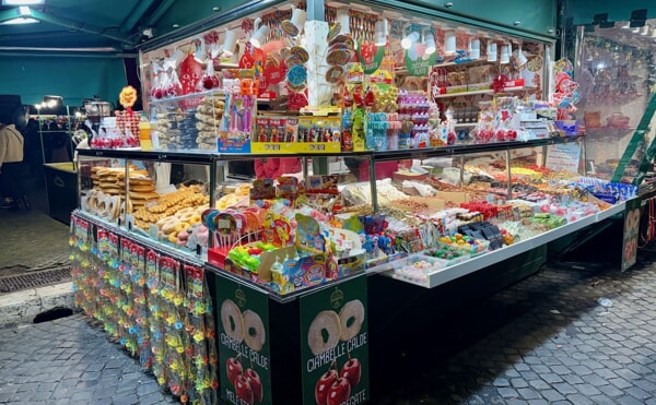 Fiera della Befana 2025-2026 a Piazza Navona a Roma, stand
