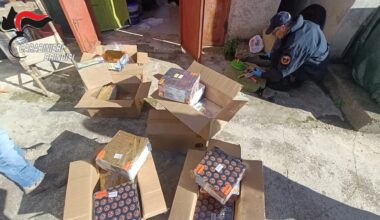 Detiene 92 chili di fuochi pirotecnici e altro materiale esplodente: arrestato