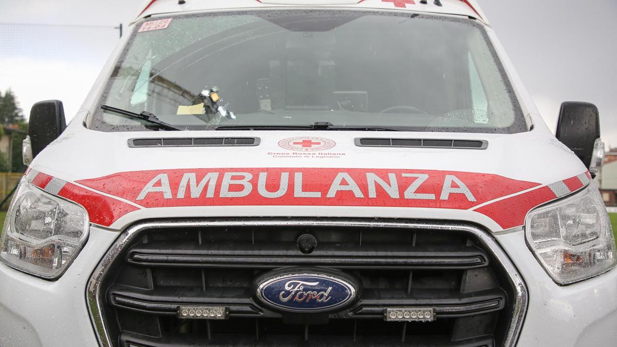 malore in auto, disperati soccorsi in paese