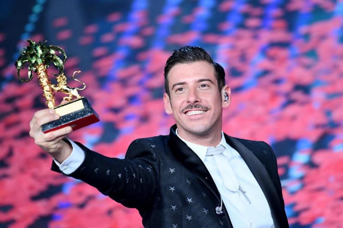 Francesco Gabbani, ricavi crollati e milioni di euro di debiti per le società del cantante. I conti ai raggi X