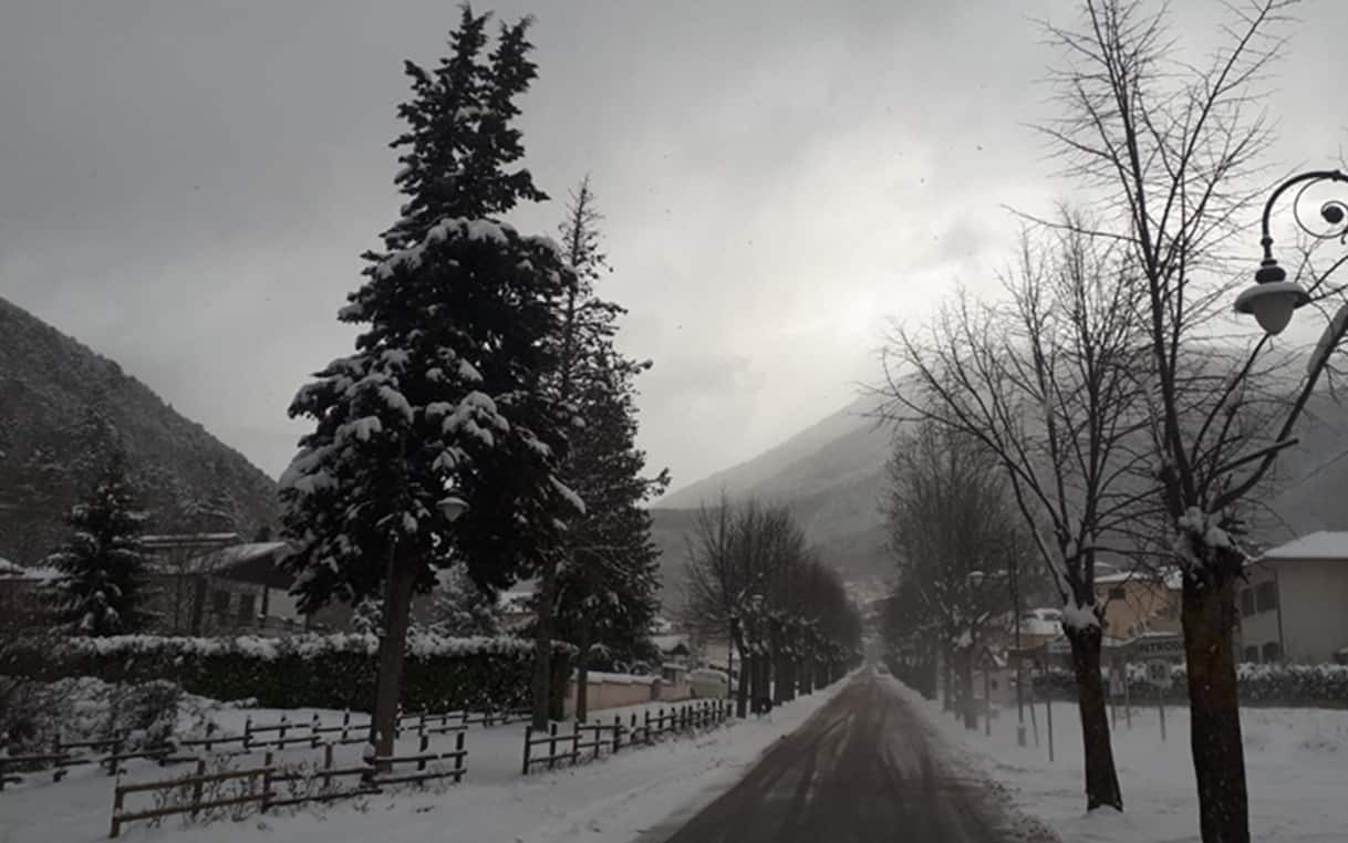 Previsioni meteo, ciclone in arrivo sull’Italia con pioggia e neve a Natale. Ecco dove