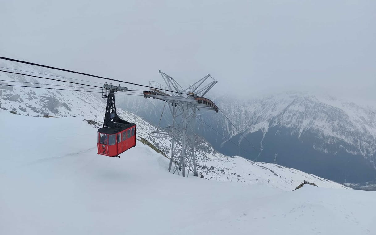 Incidente sulla funivia di Macugnaga, feriti e circa 100 persone bloccate