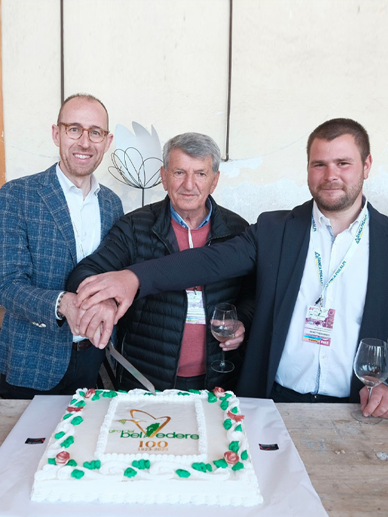 Il Giro del Belvedere fu organizzato per la prima volta nel 1923 e ha festeggiato i 100 anni. A sinistra Efren Chies, accanto al presidente Carlet