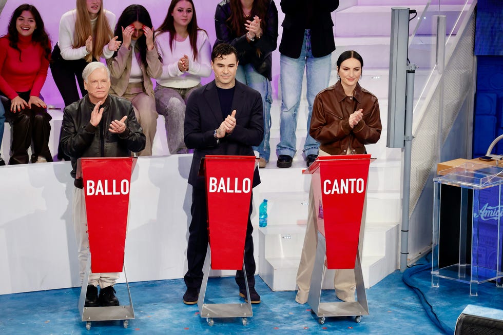 amici ospiti puntata 21 dicembre