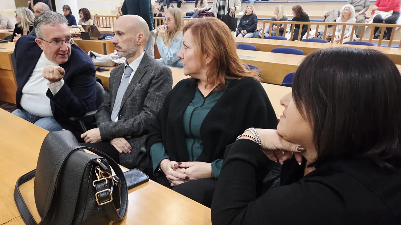 Giuliano Saponi e i familiari della vittima Pierina Paganelli (Migliorini)