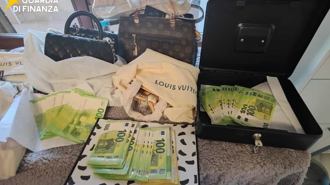 sequestrati 30mila articoli falsi, giro d'affari milionario