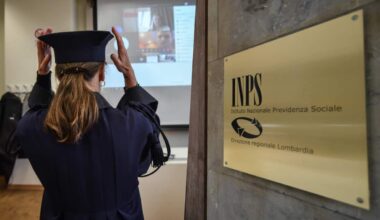 Pensioni, cosa cambia per il riscatto della laurea con il nuovo emendamento della Manovra 2026