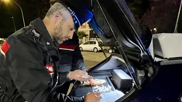 Vigilia di Natale di sangue, giovane accoltellato in un parcheggio. Presi gli aggressori, hanno 20 anni