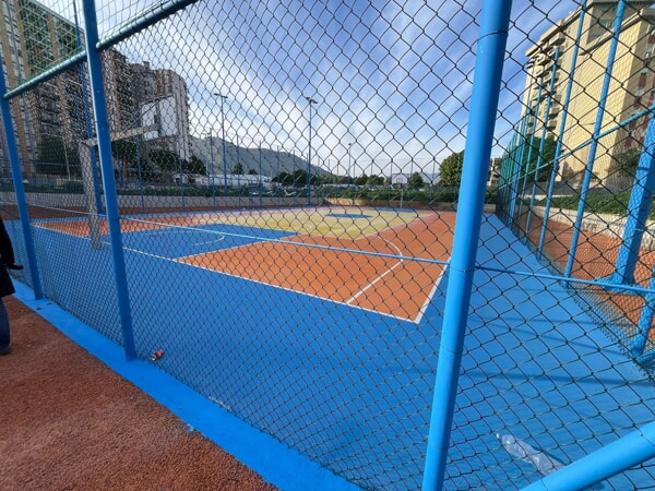 Il campo di basket e volley a Bonagia