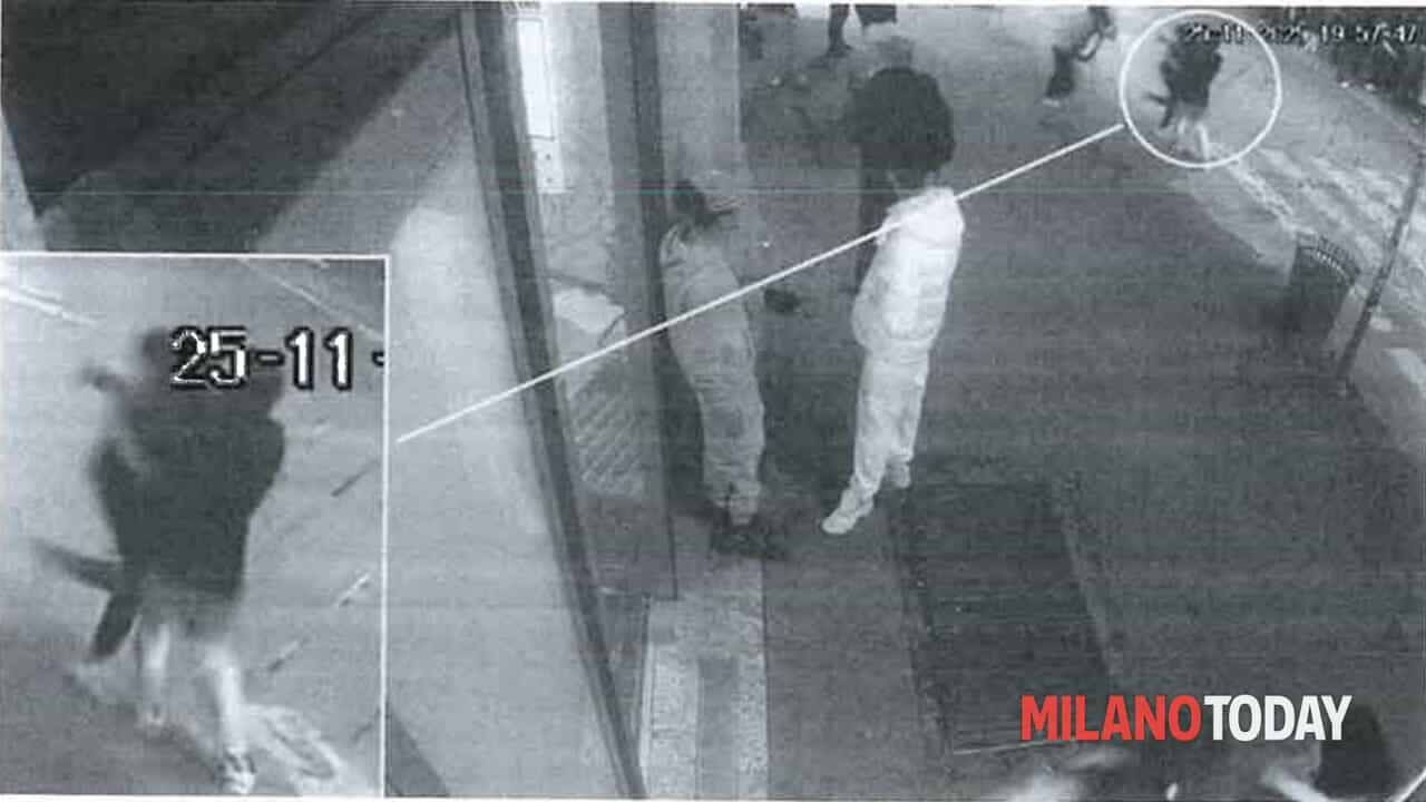 "Lo ammazzo", la lama nella scarpa e le coltellate per lo sgarro: il 'film' dell'agguato in Duomo - milanotoday.it