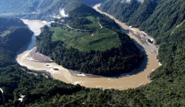 La Cina costruisce una super diga in Tibet. La più grande centrale idroelettrica al mondo minaccia l’Himalaya (e fa infuriare l’India)