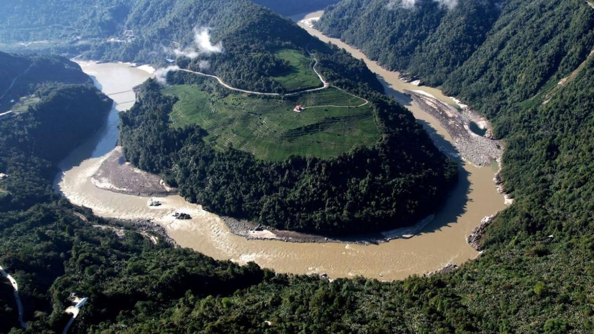 La Cina costruisce una super diga in Tibet. La più grande centrale idroelettrica al mondo minaccia l’Himalaya (e fa infuriare l’India)