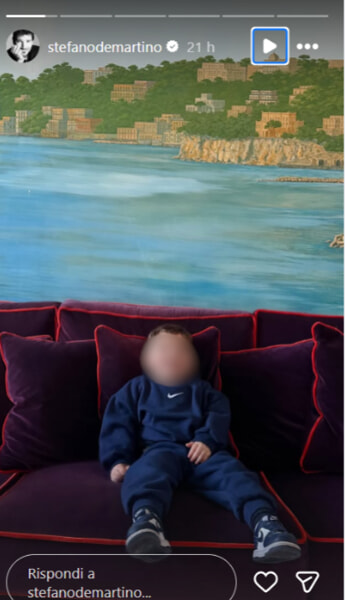 Il nipotino di De Martino sul divano che prima Stefano aveva a Milano, foto da Instagram-2
