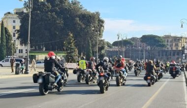 la solidarietà viaggia sulle due ruote