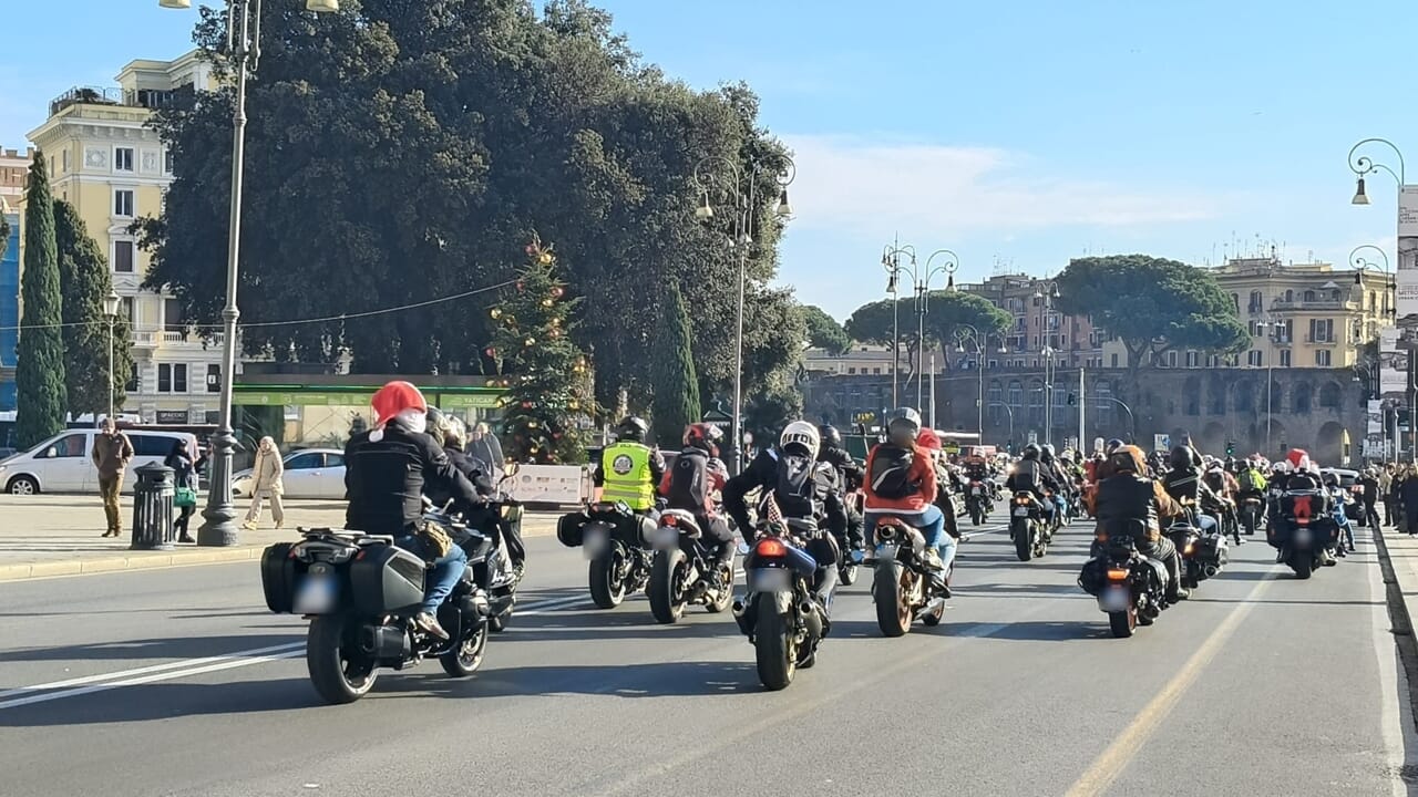 la solidarietà viaggia sulle due ruote