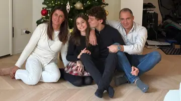 Il Natale dei vip: il video di Gianni Morandi a tavola (con il figlio Tredici Pietro), la foto di famiglia di Kimi Antonelli