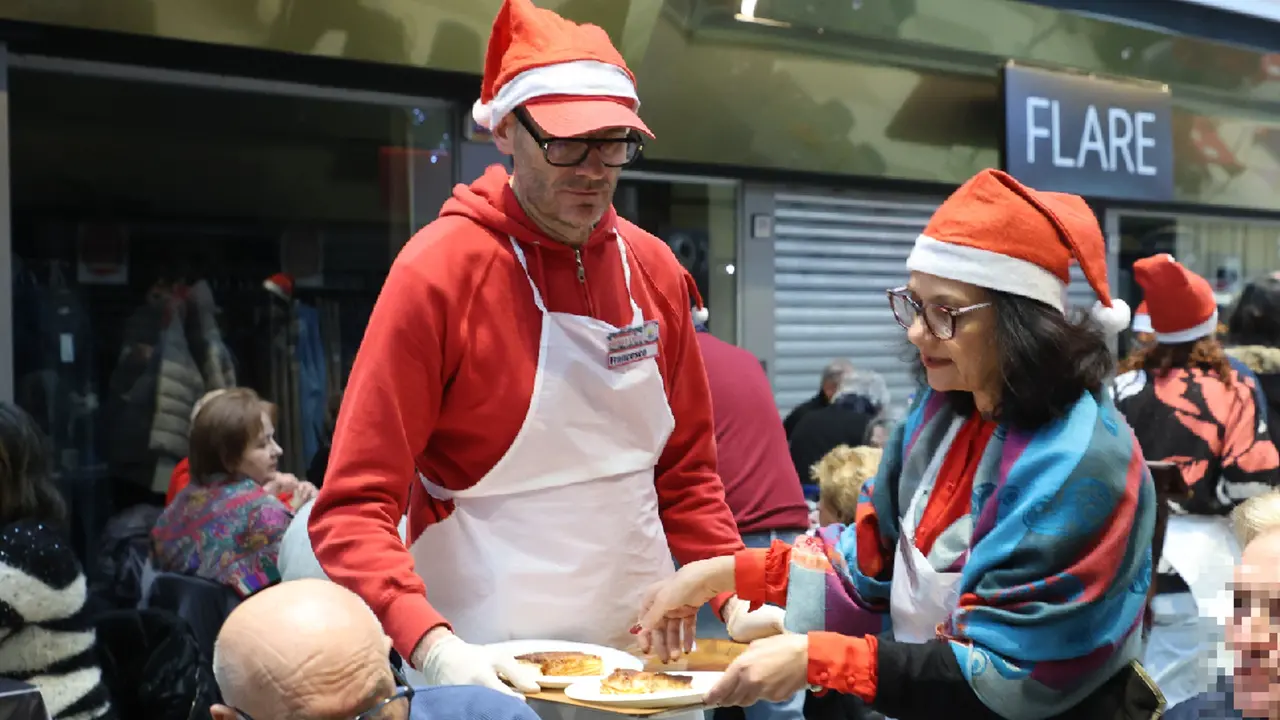 Il pranzo di Natale solidale al centro Vialarga (FotoSchicchi)