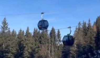 Le cabine della funivia oscillano paurosamente e il VIDEO diventa virale: abbassata la velocità dell'impianto