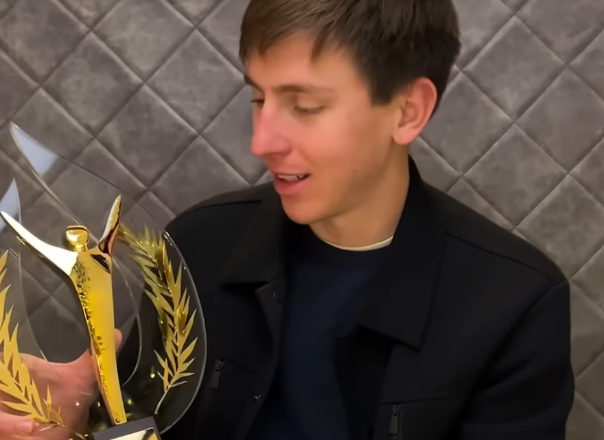 Tadej Pogacar ha ricevuto il titolo di Campione dei Campioni: ha superato Duplantis e Alcaraz