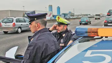 Imbocca la Fi-Pi-Li contromano 84enne scortata, fermata e multata