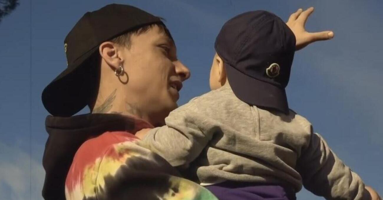 Enea compie un anno e Ultimo smentisce la presunta rottura con Jacqueline. Vederli festeggiare insieme è la dimostrazione che questi finti gossip hanno rotto il caz*o - MOW