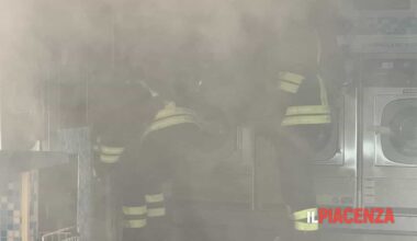 Incendio nella lavanderia self service