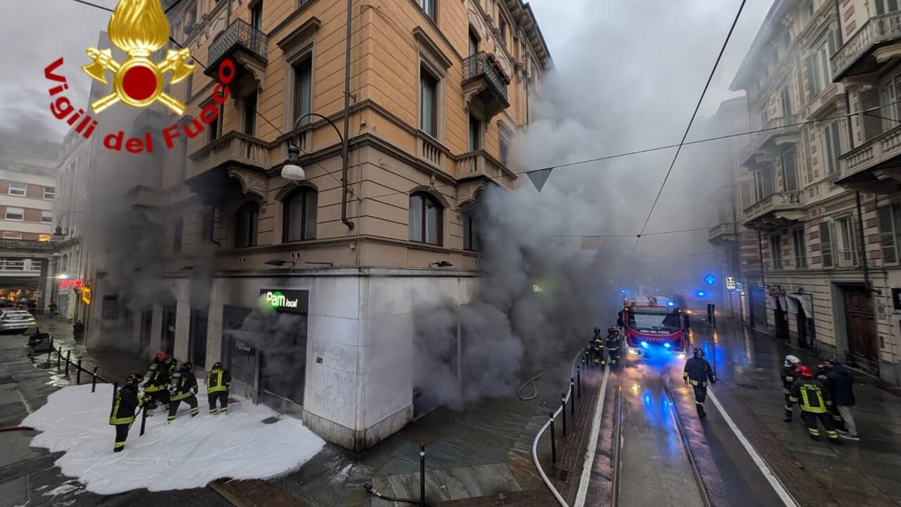 a fuoco il magazzino del supermercato Pam