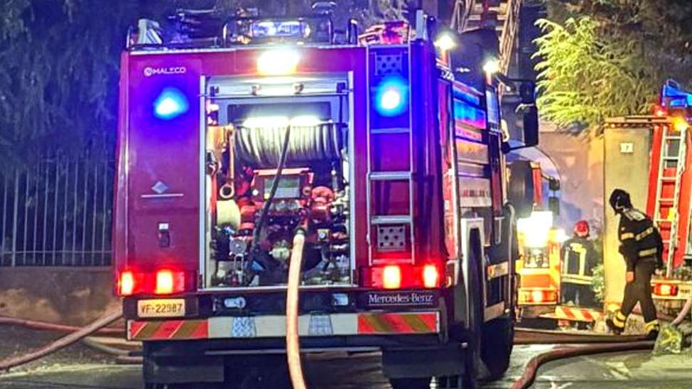 Barberino di Mugello, esplosione e incendio in una palazzina: muore un uomo