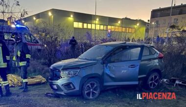 Auto fuori strada a Castelsangiovanni, tre feriti