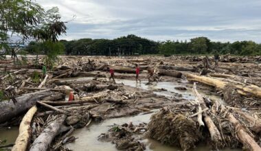 Inondazioni ad Aceh, in Indonesia (Foto di @satyaXBT via X)