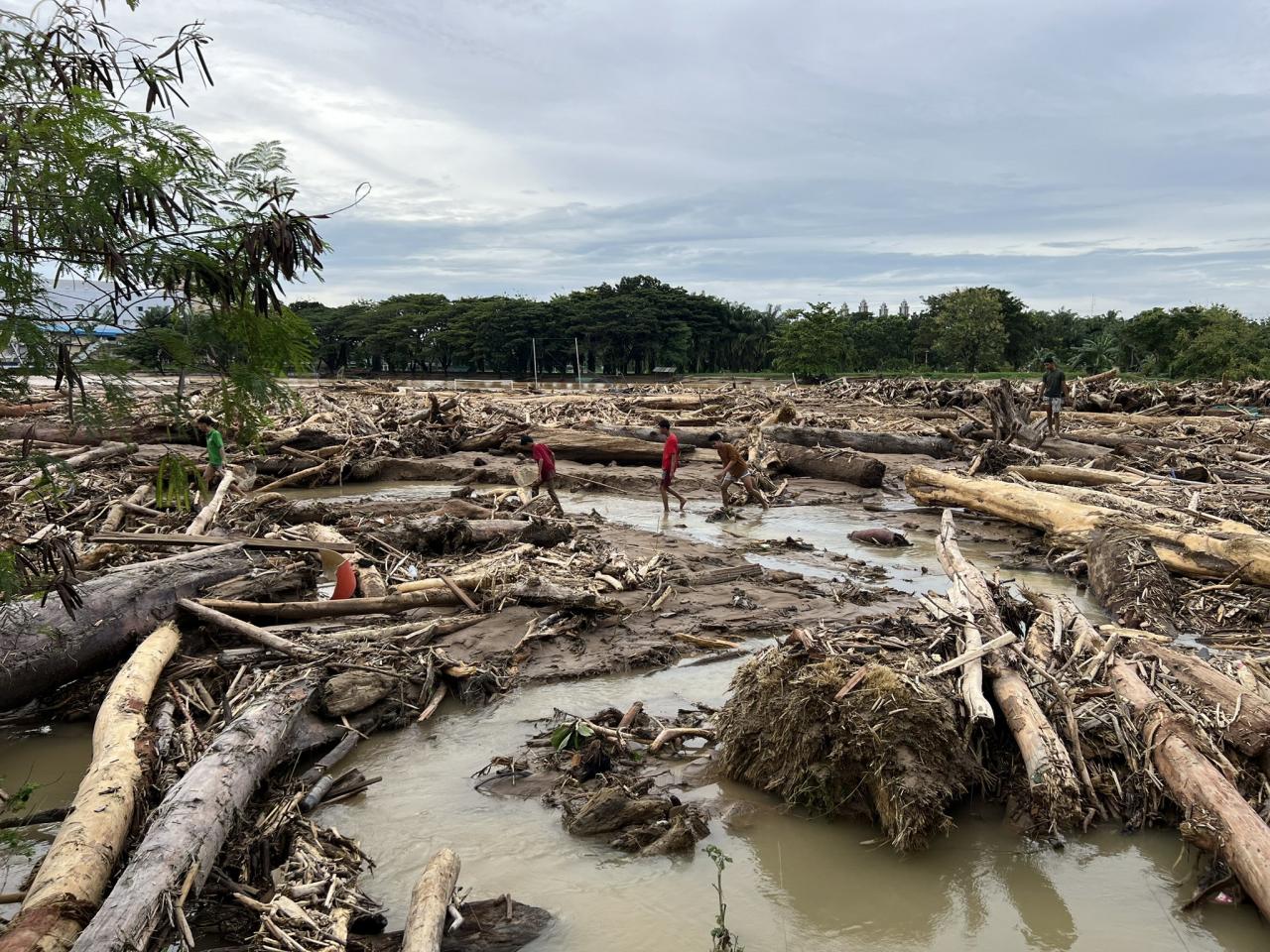 Inondazioni ad Aceh, in Indonesia (Foto di @satyaXBT via X)