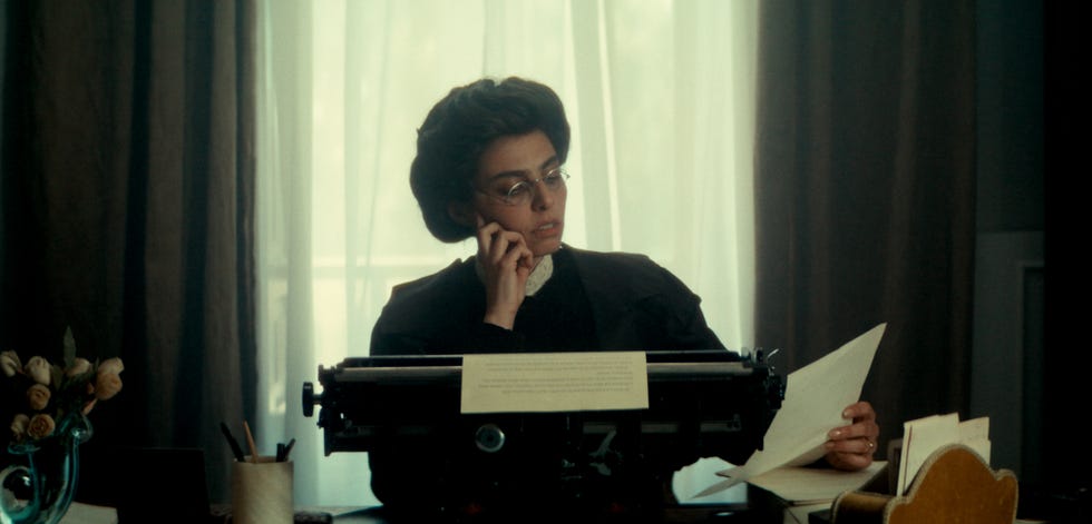 Irene Maiorino nei panni di Grazia Deledda irene maiorino nei panni di grazia deledda