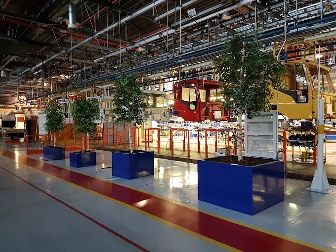 In Lombardia arriva il colosso da 38 miliardi di fatturato: si decide il futuro di 3900 lavoratori in due fabbriche